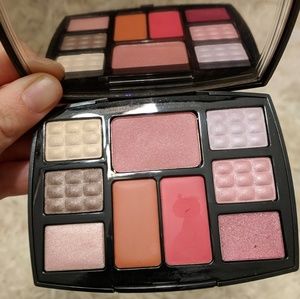 Chanel Collection Essentielle De Chanel Palette